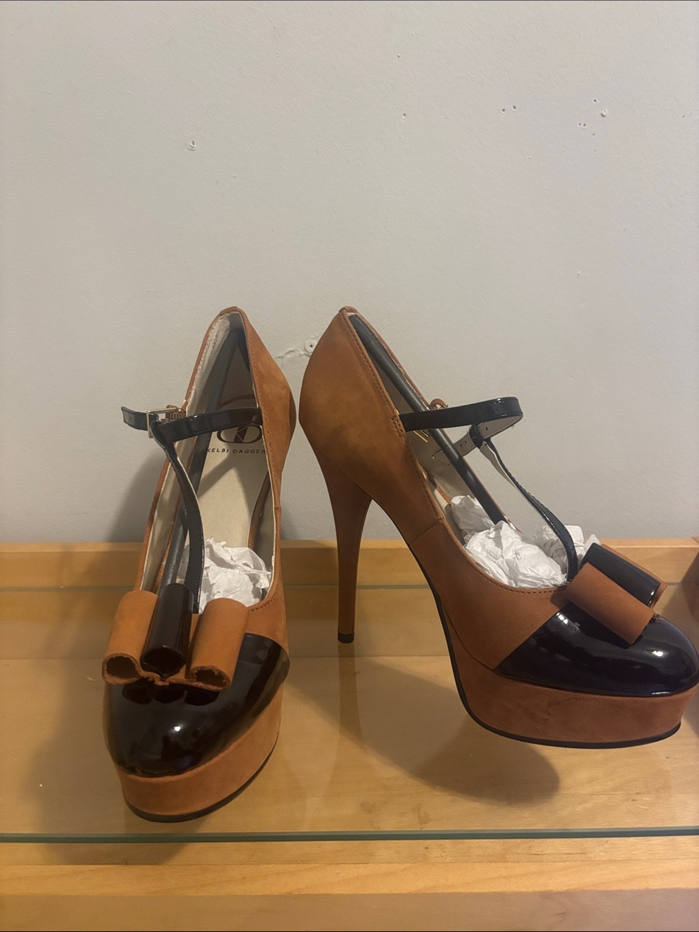 Women’s Two-Tone Brown and Black Platform T-Strap Pumps